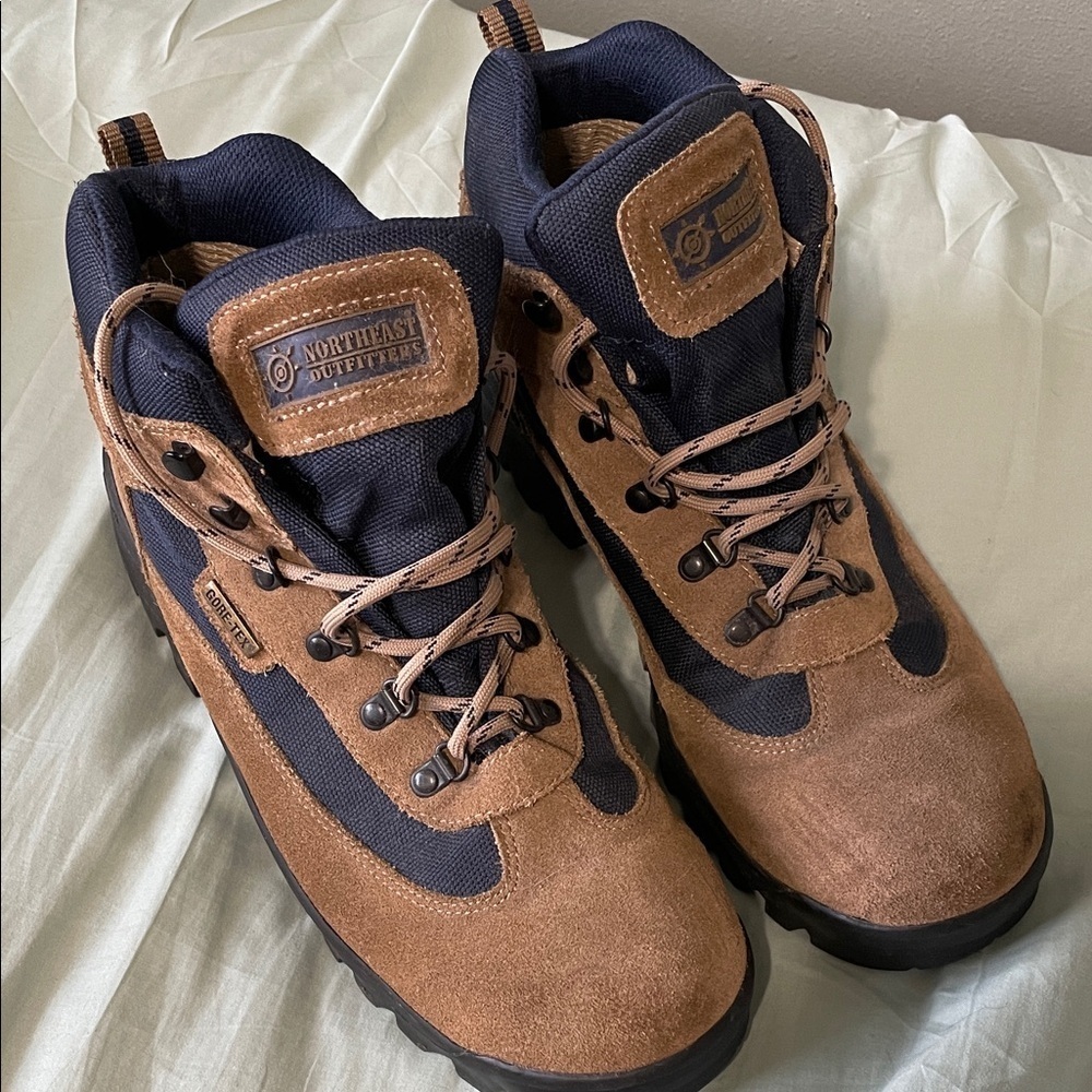 Northeast Outfitters Suede Leather Gore-Tex Men’s Vibram Sole Hiking Boots 11